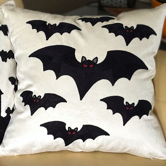 18x18 Spooky Embroidered Flying Black Bats Red Eyes Pillow Cover Halloween Decor - Picture 1 of 3